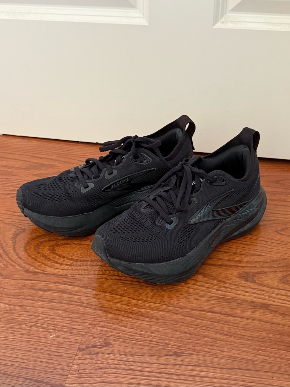 Brooks Glycerin GTS 22 – Women’s Size 7.5 – Black
